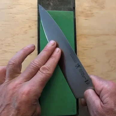 Knife-sharpening-on-Japanese-waterstones